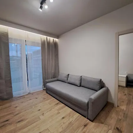 Refurbished With Balcony In Perfect Location Of Wrocalw Вроцлав