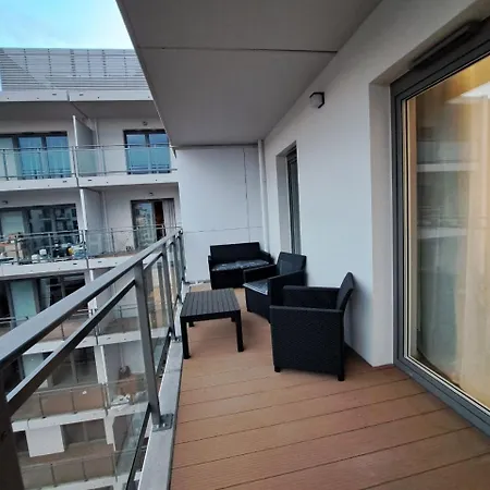 아파트 Refurbished With Balcony In Perfect Location Of Wrocalw
